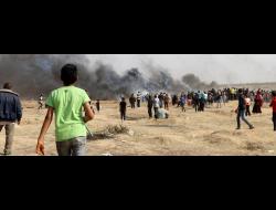 Protest east of Gaza City. Photo by Muhammad Sabah, B'Tselem, 27 April 2018