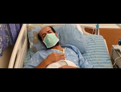 Maher al-Akhras in the Hospital. Photo by Oren Ziv (Local call)