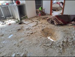 The destruction on the second floor, and the location where the missile went through the floor toward the ground floor, Tulkarm R.C. Photo: Abdulkarim Sadi, B’Tselem