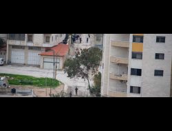 Displaced persons flee soldiers during a raid on Nur Shams R.C. in Tulkarm. Photo: Wahaj Bani Moufleh, Activestills, 9 Feb. 2025 