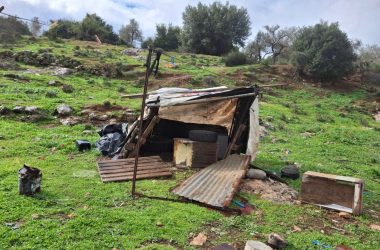 الخيمتان اللتان أتلفهما الجنود في التجمّع في 21.2.25. صور قدمها السكّان مشكورين