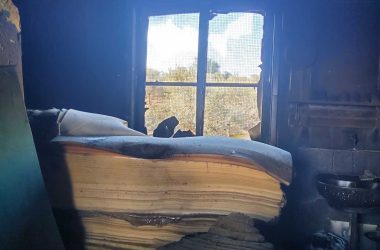 המחסן ששרפו המתנחלים. צילום: סלמא א-דיבעי, בצלם