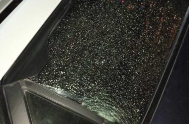 سيارة العائلة بعد اعتداء المستوطنين. صورة قدمتها العائلة مشكورة