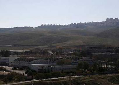 אזור התעשייה ההתנחלותי מישור אדומים שבסמוך אליו יוקם המתקן. צילום: רונן זבולון, רויטרס, 3.2.16