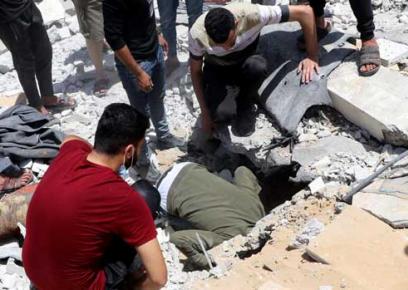 Search for in the ruins of a building bombed in Gaza. Photo by Muhammad Sabah, B'Tselem