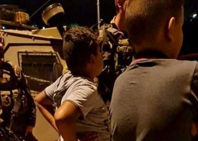 ياسر عرفات أبو برقين (شقير) ويزن قادوس أثناء اعتقالهما. الصورة قدمتها العائلة مشكورة
