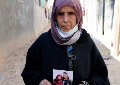 סועאד אל-עמור, שלא זכתה לראות את בנה סאמי שנפטר במהלך מאסרו לאחר שנתיים שבהם מנעה ממנה ישראל לבקר אותו. צילום: ח'אלד אל-עזאייזה, בצלם, 23.11.21