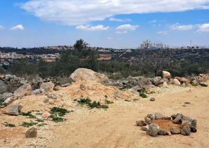 Makeshift memorial to Mithqal Rayan on the spot where he was shot. Photo by Abdulkarim Sadi, B'Tselem,&nbsp;12&nbsp;Feb.&nbsp;2023