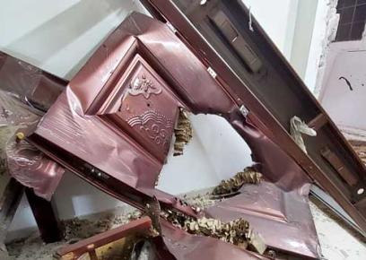 The door of the apartment where the two students were kept with other occupants. Photo: Salma a-Deb’i, B’Tselem, 3 Apr. 2023