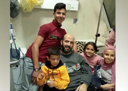 Khaled Nawabit with his children. Photo courtesy of family