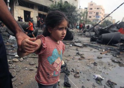 Girl in Gaza after Israeli airstrike. Photo: Mohammed Zaanoun, Reuters, 7 Oct. 2023.