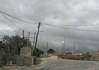 The military post from which Muhammad Saleh was shot by the soldiers, to the right of the entrance gate to the Psagot settlement. Photo: Iyad Hadad, B’Tselem, 10 Dec. 2023