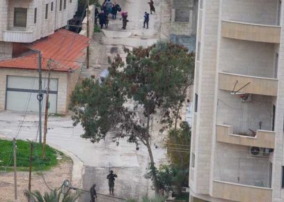 <br />
Displaced persons flee soldiers during a raid on Nur Shams R.C. in Tulkarm. Photo: Wahaj Bani Moufleh, Activestills, 9 Feb. 2025