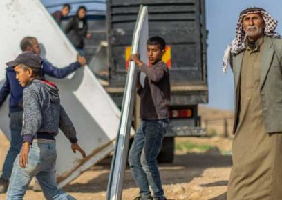 Ras Ein al-‘Auja residents load dismantled building parts onto a truck ahead of leaving. Photo: Avishay Mohar, Activestills, 8 January 2026