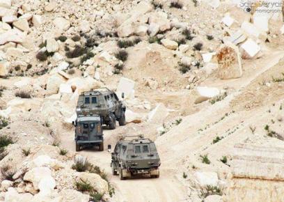 כלי-רכב צבאיים בשטח מחצבה פלסטינית בבית פג'אר. צילום: סעיד דירייה, מארס 2016