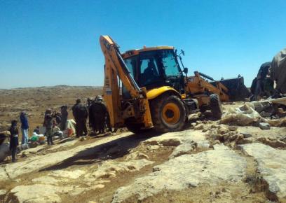 Residents of Wadi Ejheish watch their homes being demolished. Photo by Nasser Nawaj'ah, B'Tselem, 19 June 2016