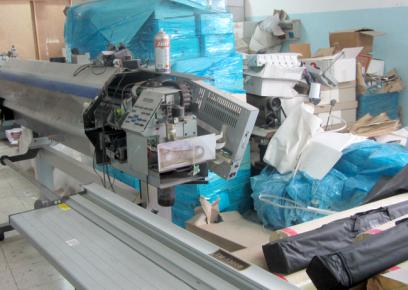 מכונת דפוס בבית הדפוס אבו ח'לדון לאחר החיפוש. צילום: עבד אל-כרים סעדי, בצלם, 1.3.17.