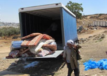 التهيؤ لإخلاء تل العداسة. تصوير: متان مزراحي، بتسيلم، 25/8/2013.