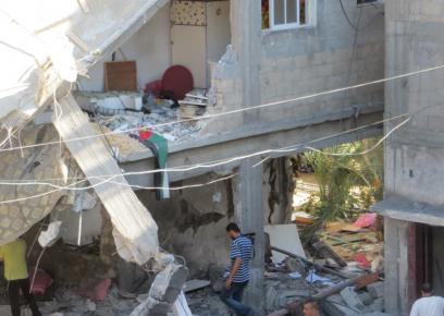 בית משפחת כווארע בח'אן יונס. צילום: מוחמד סבאח, בצלם, 8.7.14