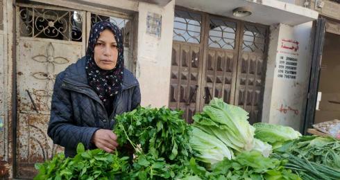 ُلا كريم عند بسطة الخضار. تصوير: ألفت الكرد، بتسيلم، 28.3.23