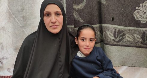 Hala ‘Obeid with 10-year-old Salsabil. Photo: Olfat al-Kurd, B’Tselem,14 March 2024  