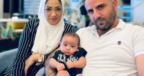 مرام شقليه - الريفي مع زوجها عمر الريفي وابنتها يمنى. الصورة مجاملة من العائلة. الصورة قدمتها العائلة مشكورة