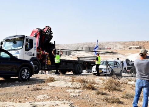 Civil Administration load confiscated gear on truck. Photo by Nasser Nawaj'ah, B'Tselem, 3 Oct. 2018