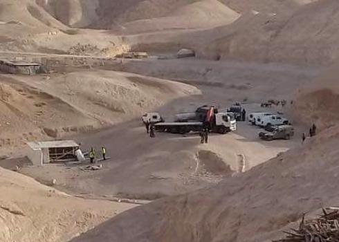 Civil Administration truck in the community of Wadi al-Qatif. Photo by 'Amer 'Aruri, 25 October 2018