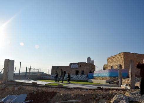 أسس البركس المصادر في مدرسة ابزيق الابتدائية. تصوير عارف دراغمة، بتسيلم، 8.11.18