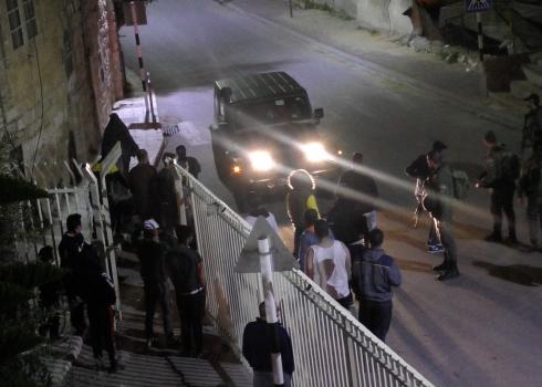 Soldiers ordering Palestinians to move to the other side of the separation fence in the Gheith neighborhood in Hebron