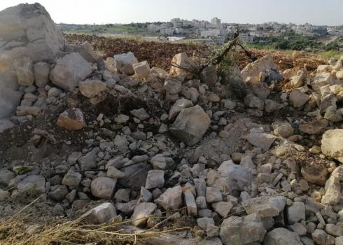 Fence destructed by settlers in Fadel 'Aydah's plot. Beit 'Einun, 22 May 2020. Photo: Fadel 'Aydah