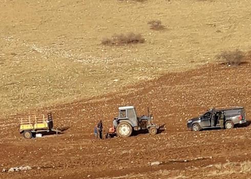 החרמת טרקטור ממזרח לאל-חדידייה. התמונה באדיבות תושבי הקהילה