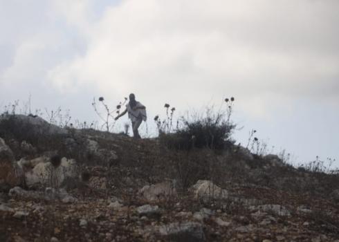 אחד המתנחלים שתקפו באבנים בתים בבורקה, 3.11.20. צילום: סדאם צלאח. 