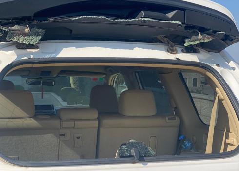 A shattered rear window in Jamal Dar Shalabi’s car after settlers stoned it. Turmusaya, 9 Jan. 2021. Photo by Dar Shalabi