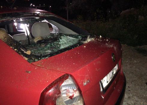 A car window smashed by settlers under the Dmeidi family home, Huwarah, 2 Mar. 2021. Photo courtesy of the Dmeidi family