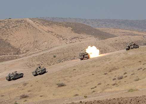 تدريبات عسكريّة في منطقة الفَارِسِيَّة في الأغوار. تصوير: عارف ضراغمة، بتسيلم، 19.8.21