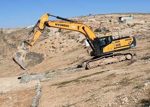 הריסת אחד מבורות המים. צילום: נסר נוואג'עה, בצלם, 2.2.22 