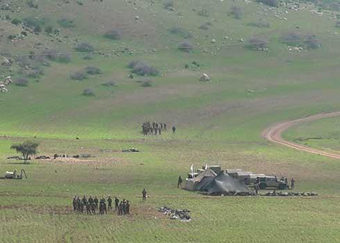 تدريبات عسكريّة داخل أراضي زراعية قرب تجمّع البُرج. تصوير عارف دراغمة، بتسيلم، 14.2.22 