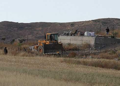 הריסת הבית בח'ירבת עינון. צילום: עארף דראר'מה, בצלם, 9.5.22