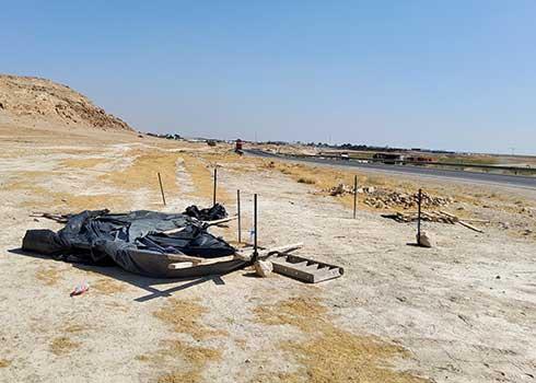 הדוכן המפורק לצד כביש 90. צילום: עארף דראר'מה, בצלם, 17.5.22