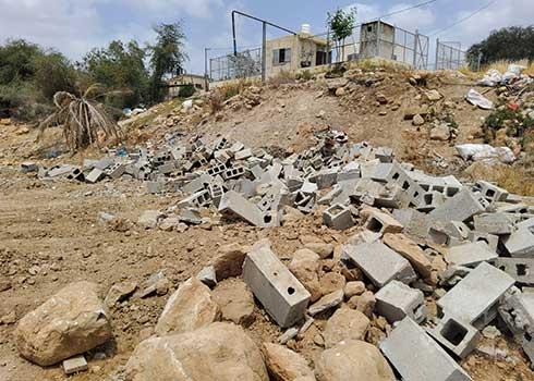 חורבות הבית באל-עוג'א. צילום: עארף דראר'מה, בצלם, 4.5.22