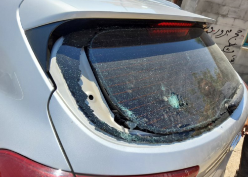 The shattered rear window of ‘Anuz ‘Othman’s car. Photo: ‘Aref Daraghmeh, B’Tselem 