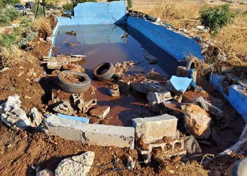 בריכה לאגירת מים שהרס המנהל האזרחי בח'ירבת איבזיק. צילום: עארף דראר'מה, בצלם, 27.6.22