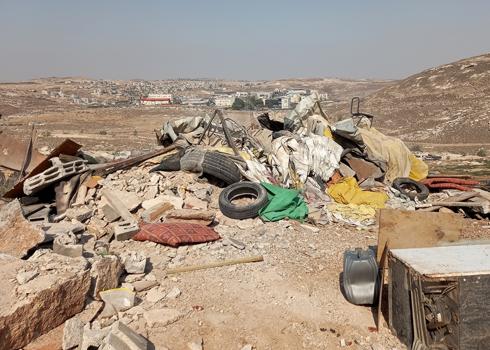 חורבות אחד המבנים שהרס המנהל האזרחי בקהילת אבו שושה. צילום: עאמר עארורי, בצלם, 9.8.22 