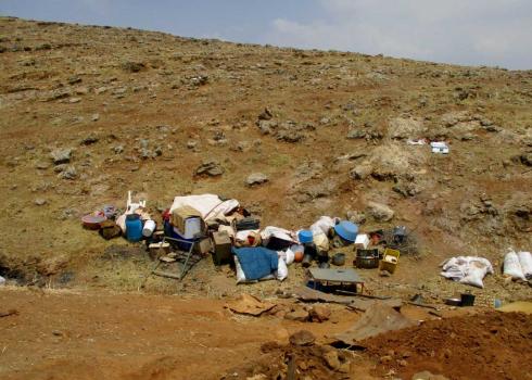 חפציה של אחת המשפחות אחרי ההריסה. צילום: איאד חדאד, בצלם, 3.10.22