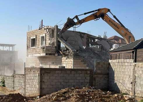 Civil Administration demolishing one of the vacation homes. Photo: 'Aref Daraghmeh, B'Tselem, 19 Dec. 2022 