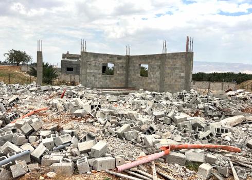 חורבות הבתים שהרס המנהל האזרחי באל-עוג'א. צילום: עארף דר'ארמה, בצלם 