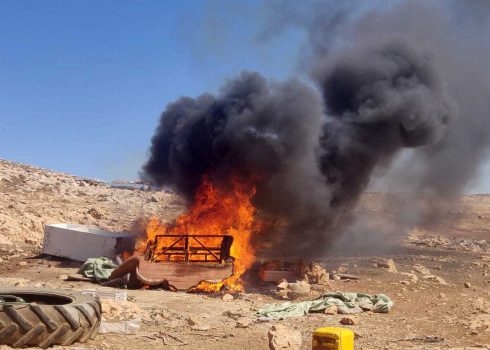 תושבים שורפים רכוש כדי שלא ייפול לידי מתנחלים