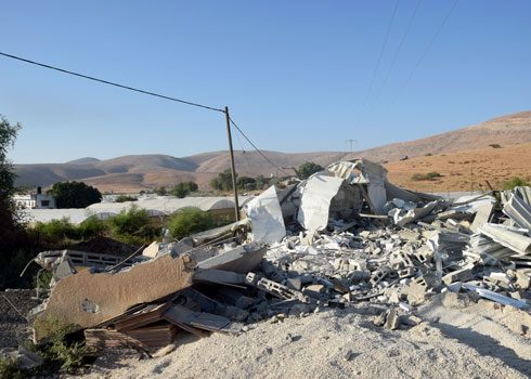 חורבות הבית בכפר פורוש בית דג'ן. צילום: עארף דר'ארמה, בצלם 