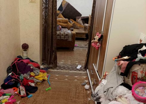 شقق العائلة بعد مداهمة الجنود. تصوير: منال الجعبري، بتسيلم